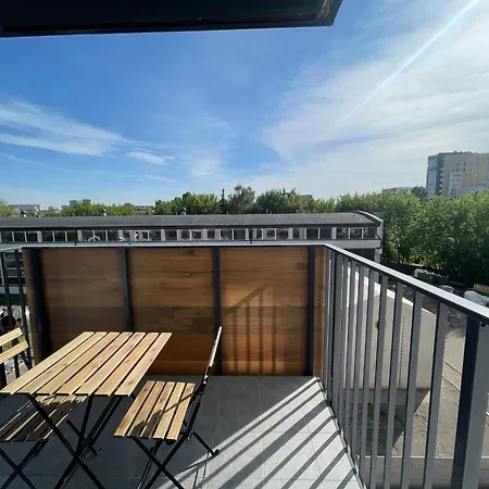 Cosy New With Netflix Apartment